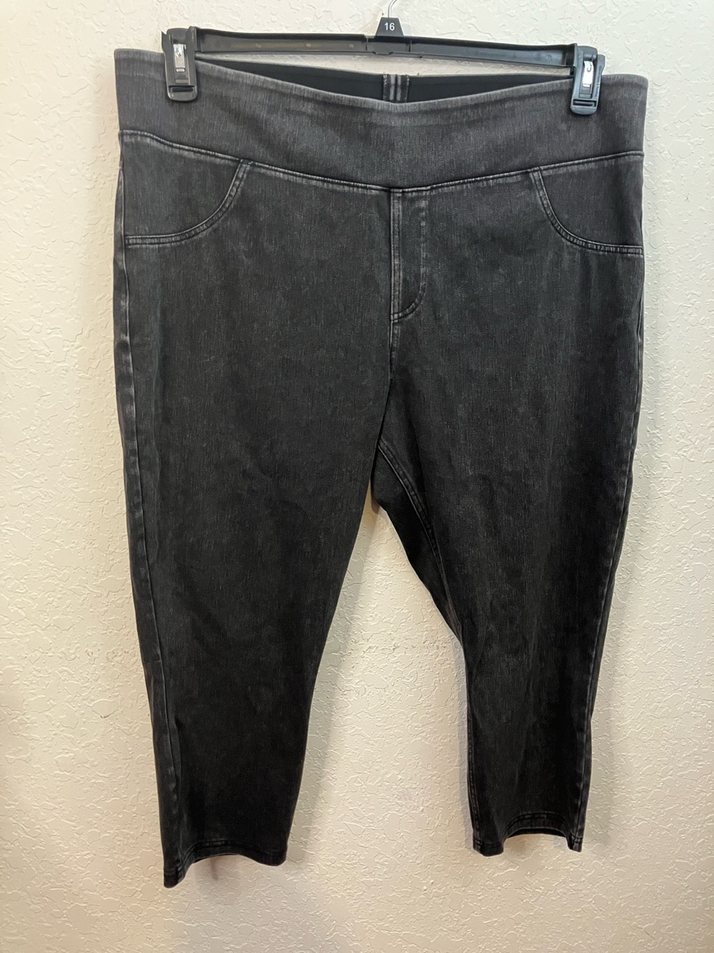 🆕 Halara Pull-On cropped Jeggings -washed black